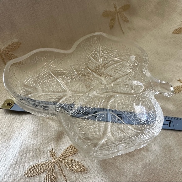 Vintage Hazel Atlas Clear Textured Leaf Design Divided Nut / Candy / Relish Dish - Picture 6 of 7